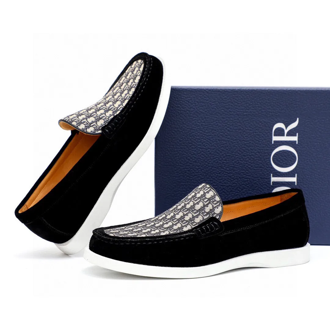 Men's shoes 💰460 💐Original packaging Product trademark: Dior "Dior" casual leather shoes Regular size: 38-44 (45.46.47🉑️Customized) Product materials: Selected Italian imported first-layer suede cowhide upper, imported water-dyed 🐂 cowhide lining. Strong three-dimensional visual effect, original rubber outsole Color: 3⃣️colors available